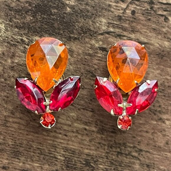 Vintage Rhinestone Earrings Orange Red Glass Clip Floral Gold Tone Chunky 1 1/4" - Picture 5 of 9